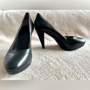 Banana Republic Classic Black High Heels with Smooth Leather Finish.